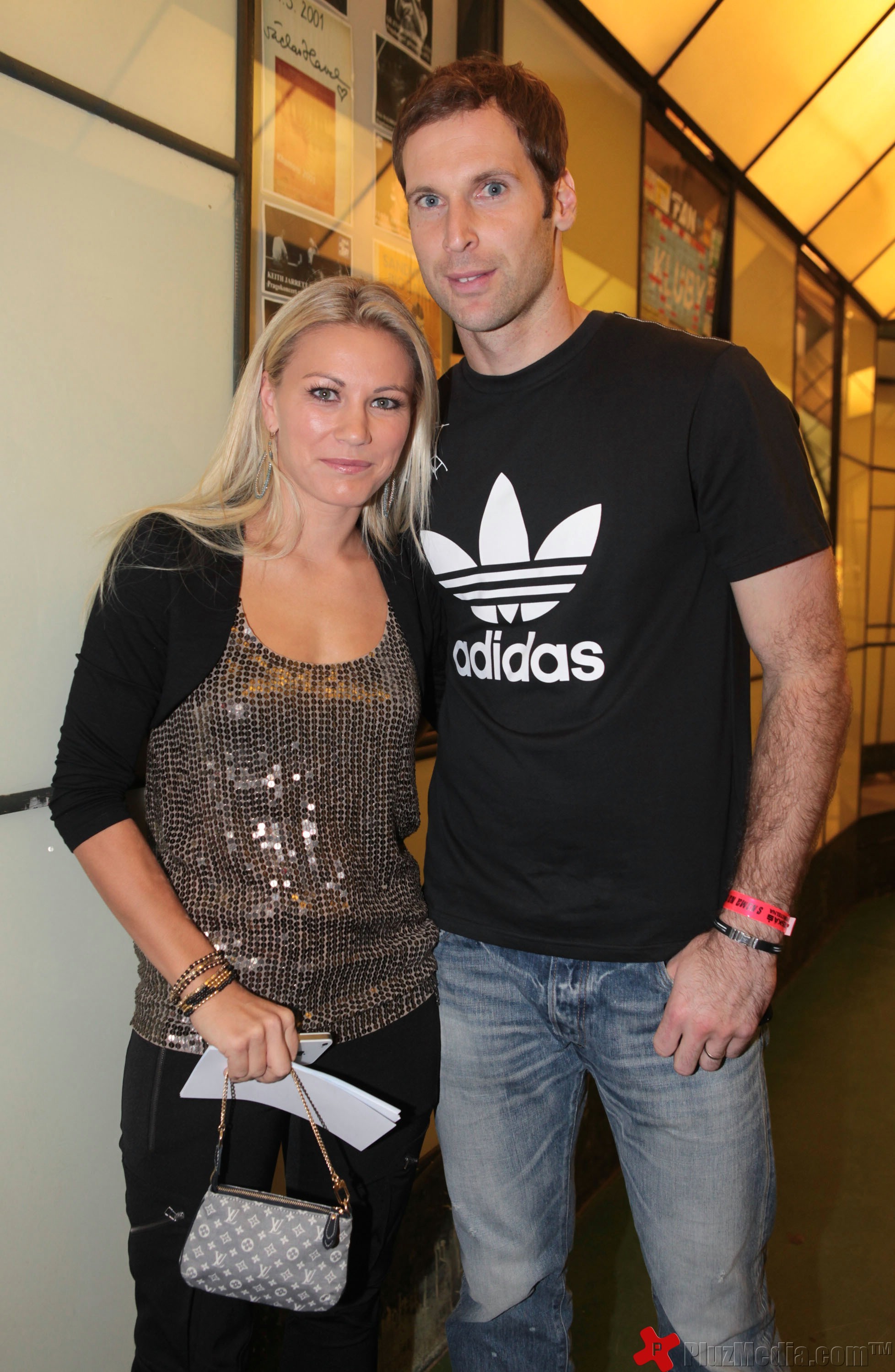 Petr Cech plays the drums with Czech rock band 'Eddie Stoilow' - Photos | Picture 98786